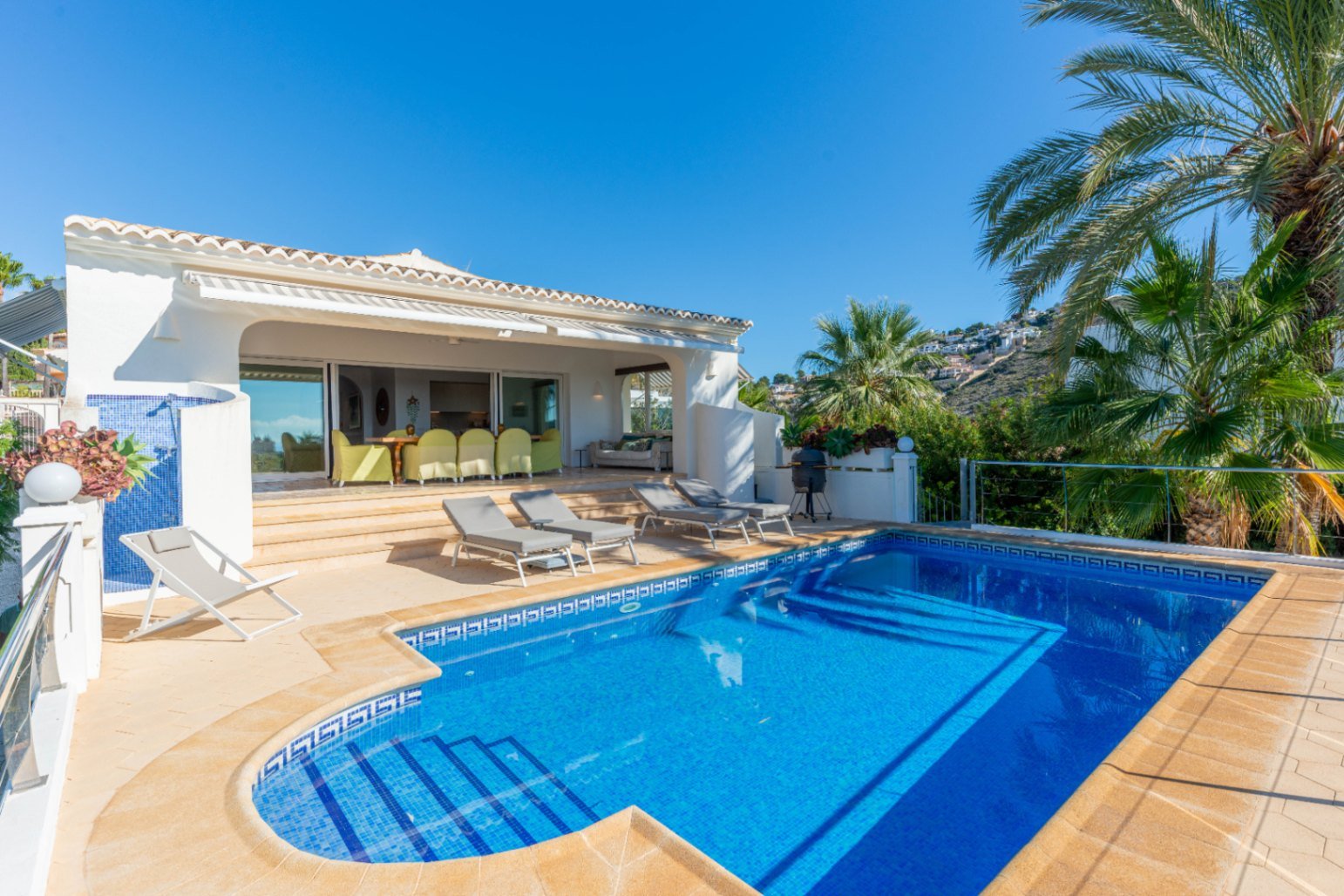 Mediterrane Luxusvilla mit spektakulärem Meerblick