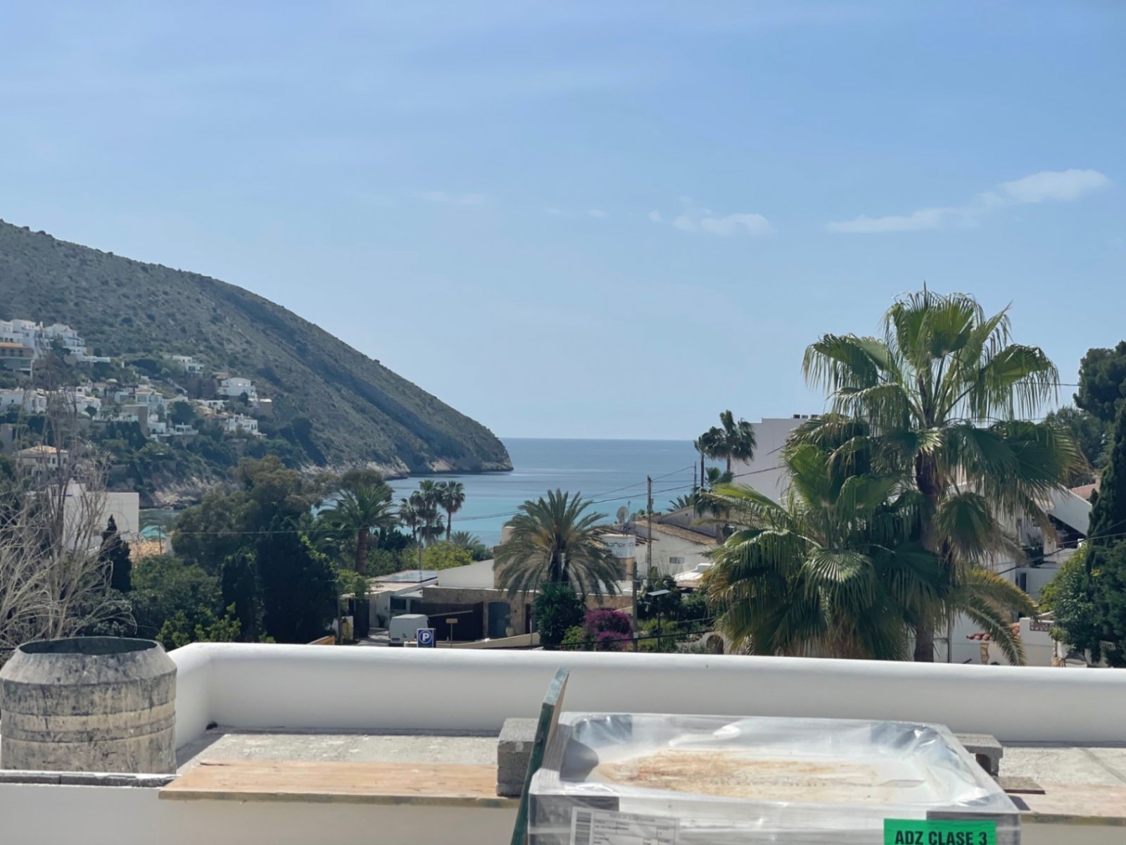 Moraira: Modern villa in Ibiza style, 200 m from El Portet BeachDiscover this magnificent villa in El Portet, a location that combines nature and comfort in... 