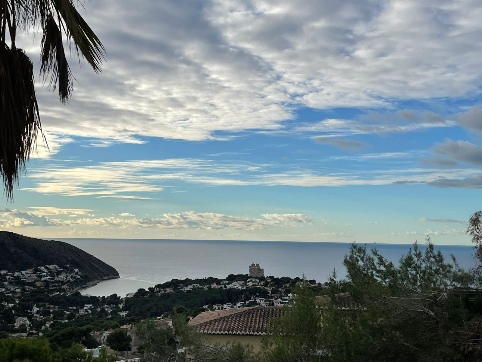 Imposing luxury new build villa in Moraira. Double sized plot of more then 1.800 sqm in the desired are of el Portet/Verde Pino, close to Moraira c...