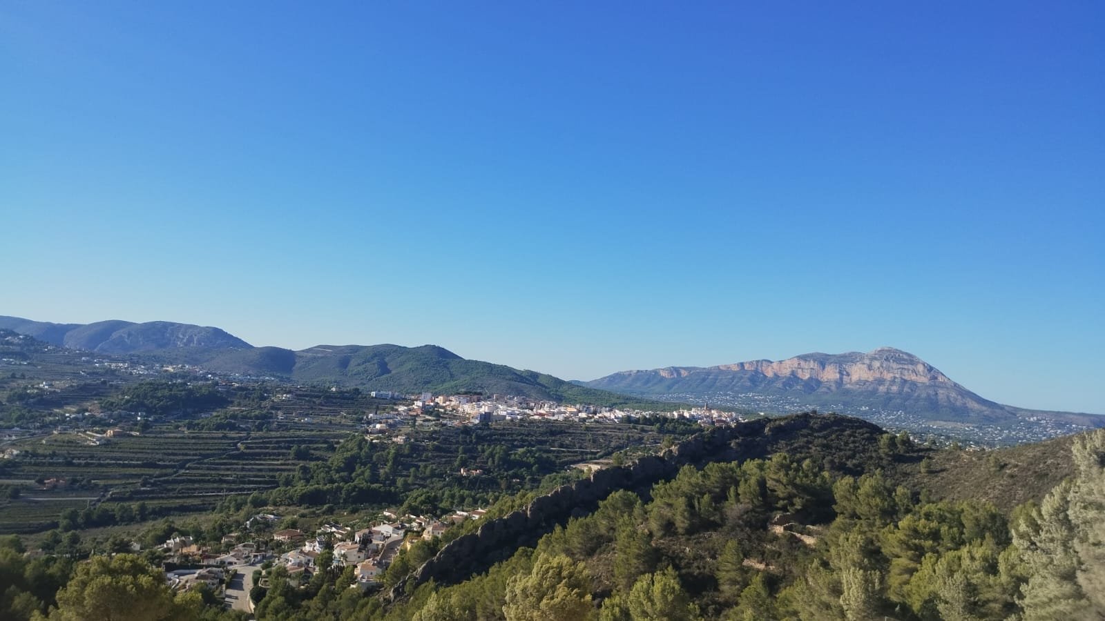 Promotion of 16 modern villas with sea views and fabulous open views of the mountain/valley. Enjoy a panoramic view of the sea towards Calpe with t...
