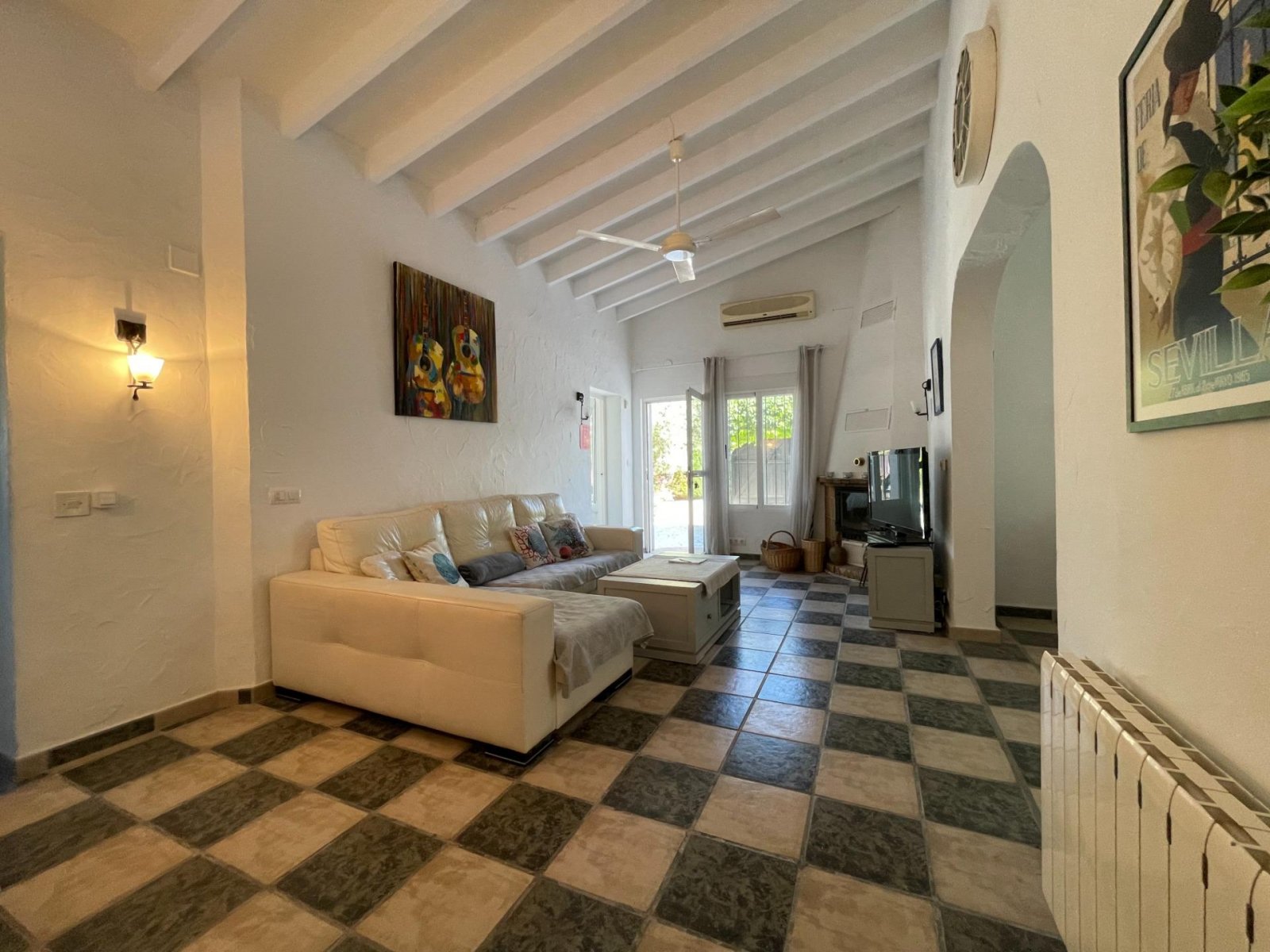 Chalet/Villa walking distance to the beach and the center in the Pla del Mar El Portet area of MorairaCharming villa for sale, just a short dist...