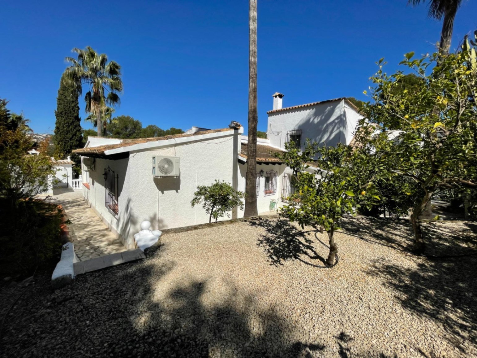 Chalet/Villa walking distance to the beach and the center in the Pla del Mar El Portet area of MorairaCharming villa for sale, just a short dist...