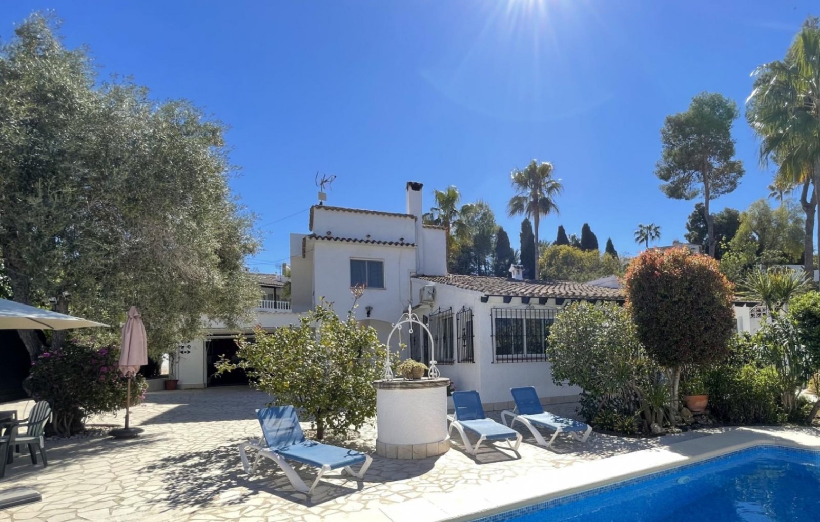 Chalet/Villa walking distance to the beach and the center in the Pla del Mar El Portet area of MorairaCharming villa for sale, just a short dist...