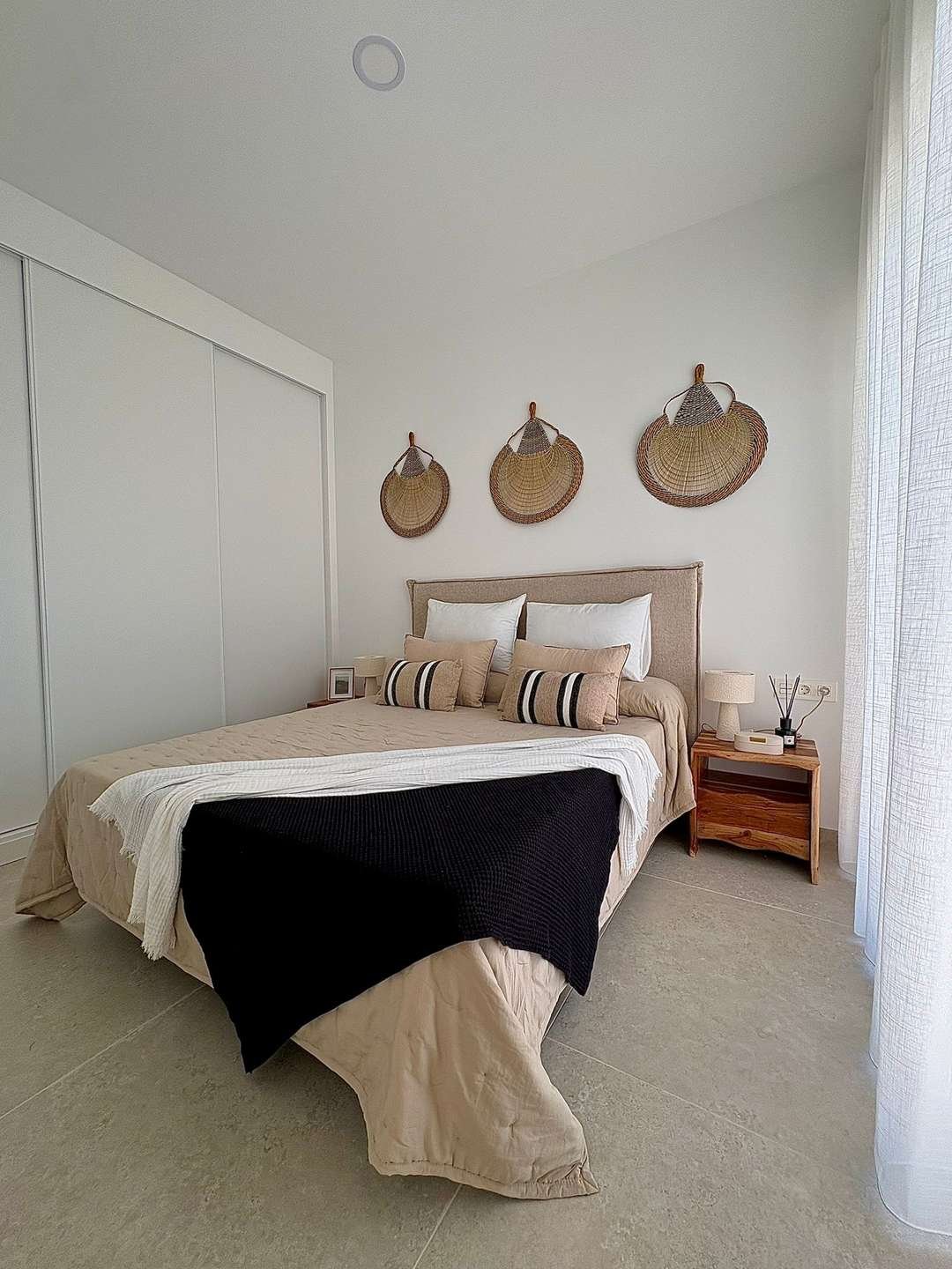 Moderne ebenerdige Luxusvilla mit Pool