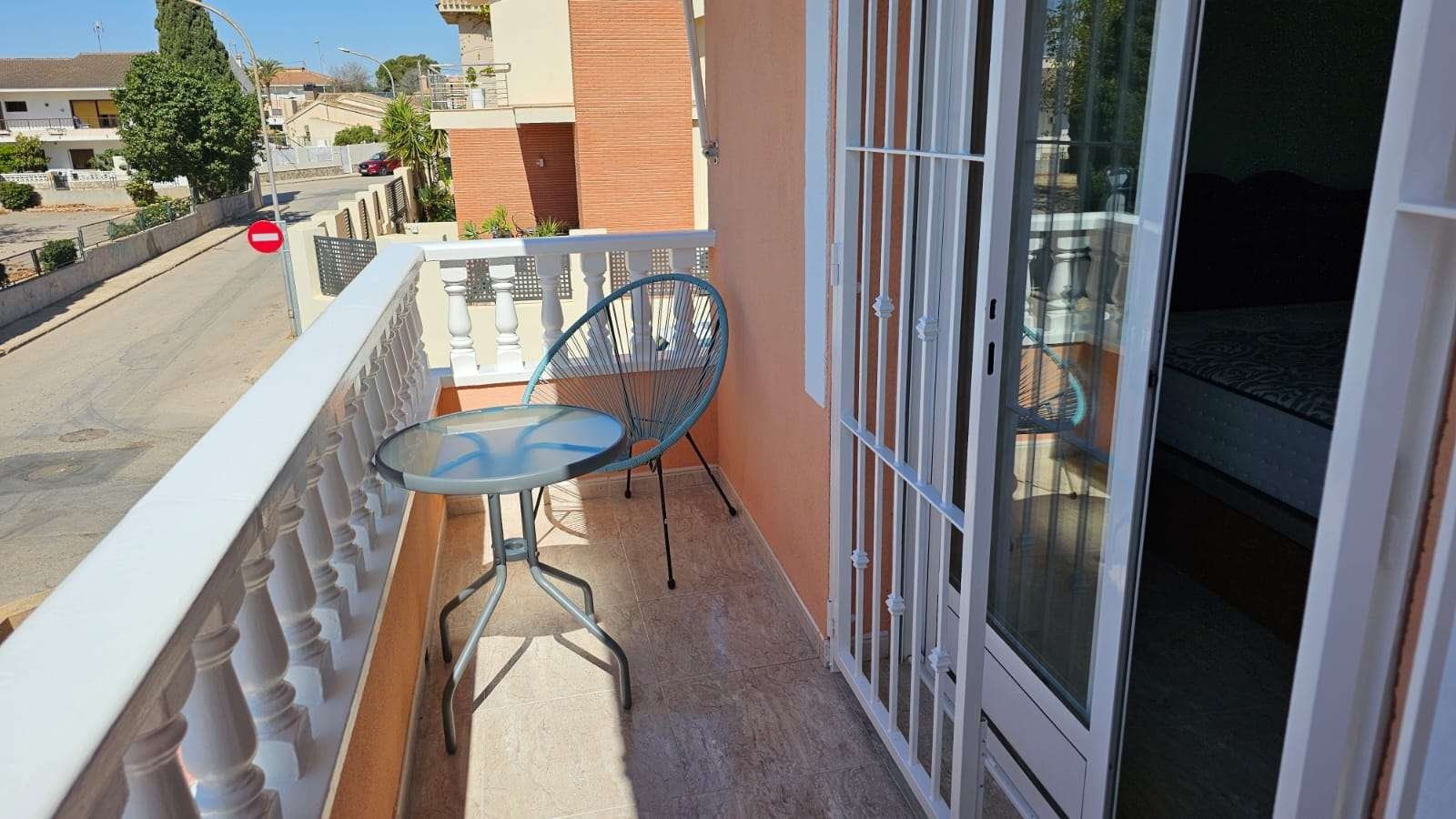 Charmante Eckvilla mit Garage nahe Strand