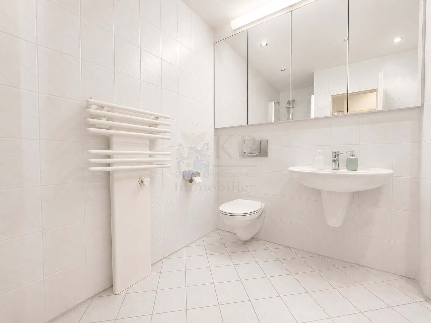WIESBADEN: BRIGHT 3-ROOM APARTMENT IN THE CENTER WITH BALCONY AND PARKING SPACE