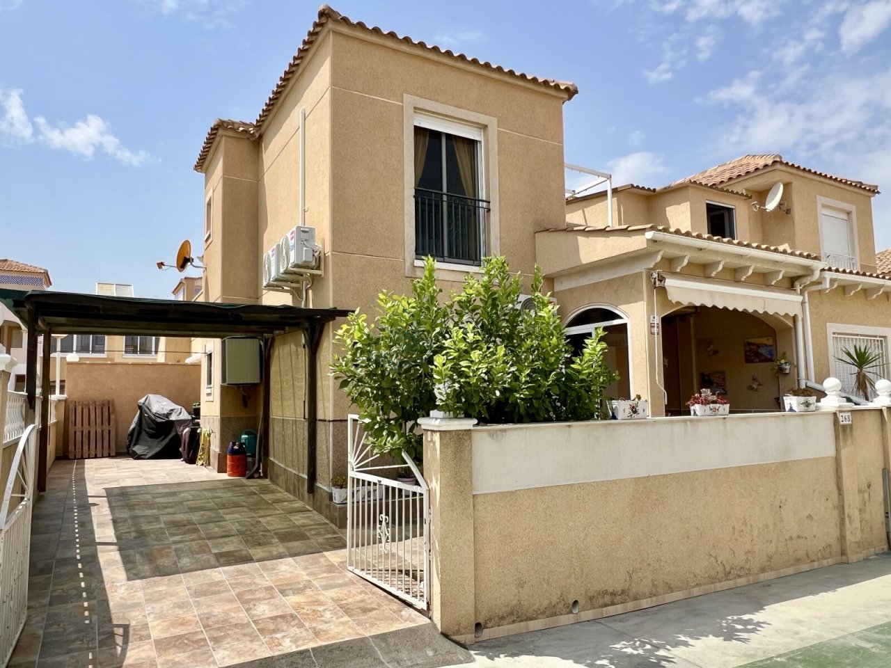 HOUSE VIEW