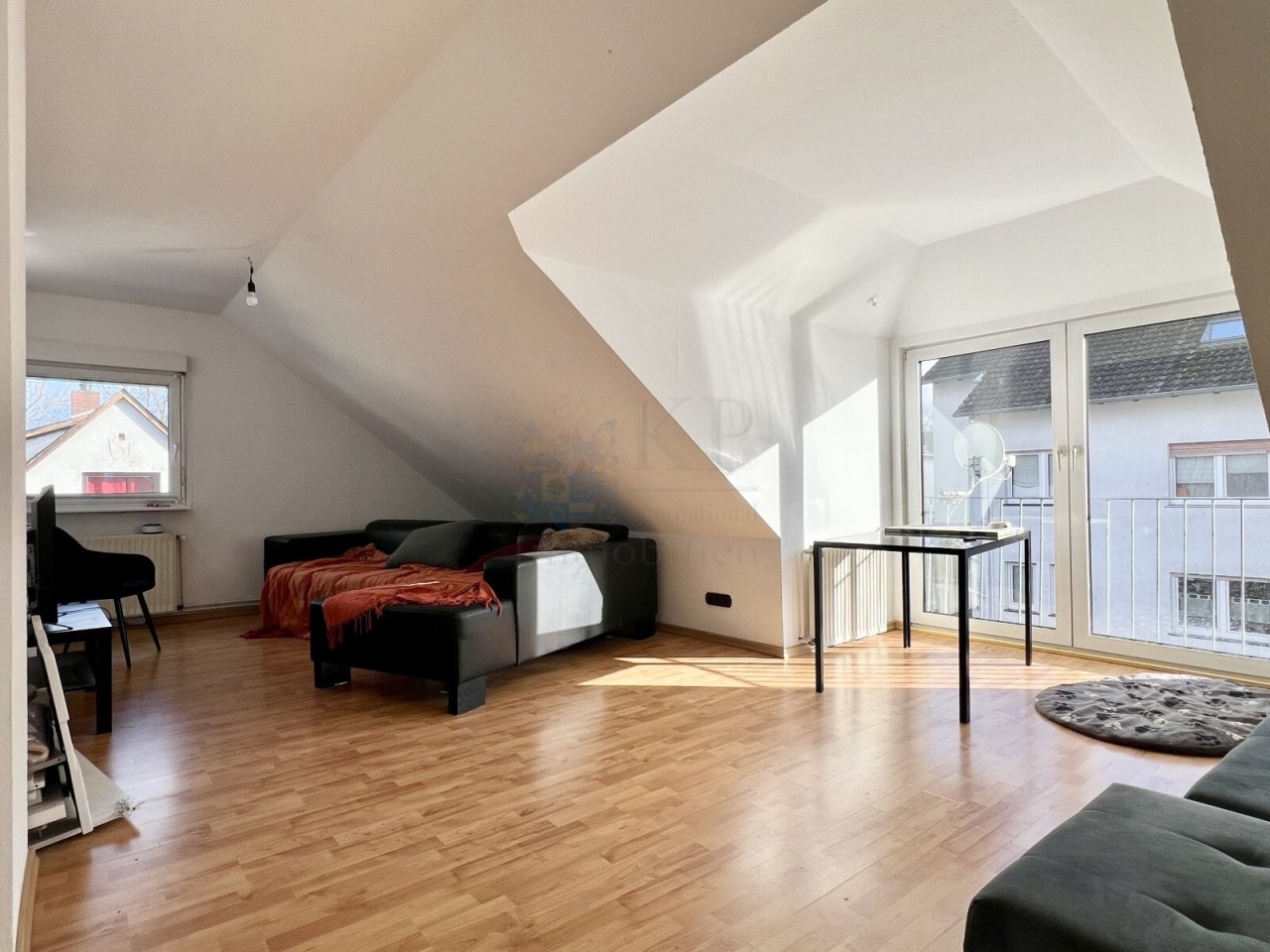 LIVING ON THE UPPER FLOOR