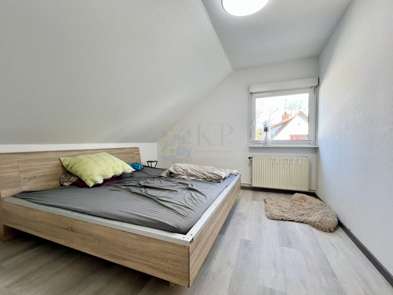 SLEEPING 2 ON THE UPPER FLOOR