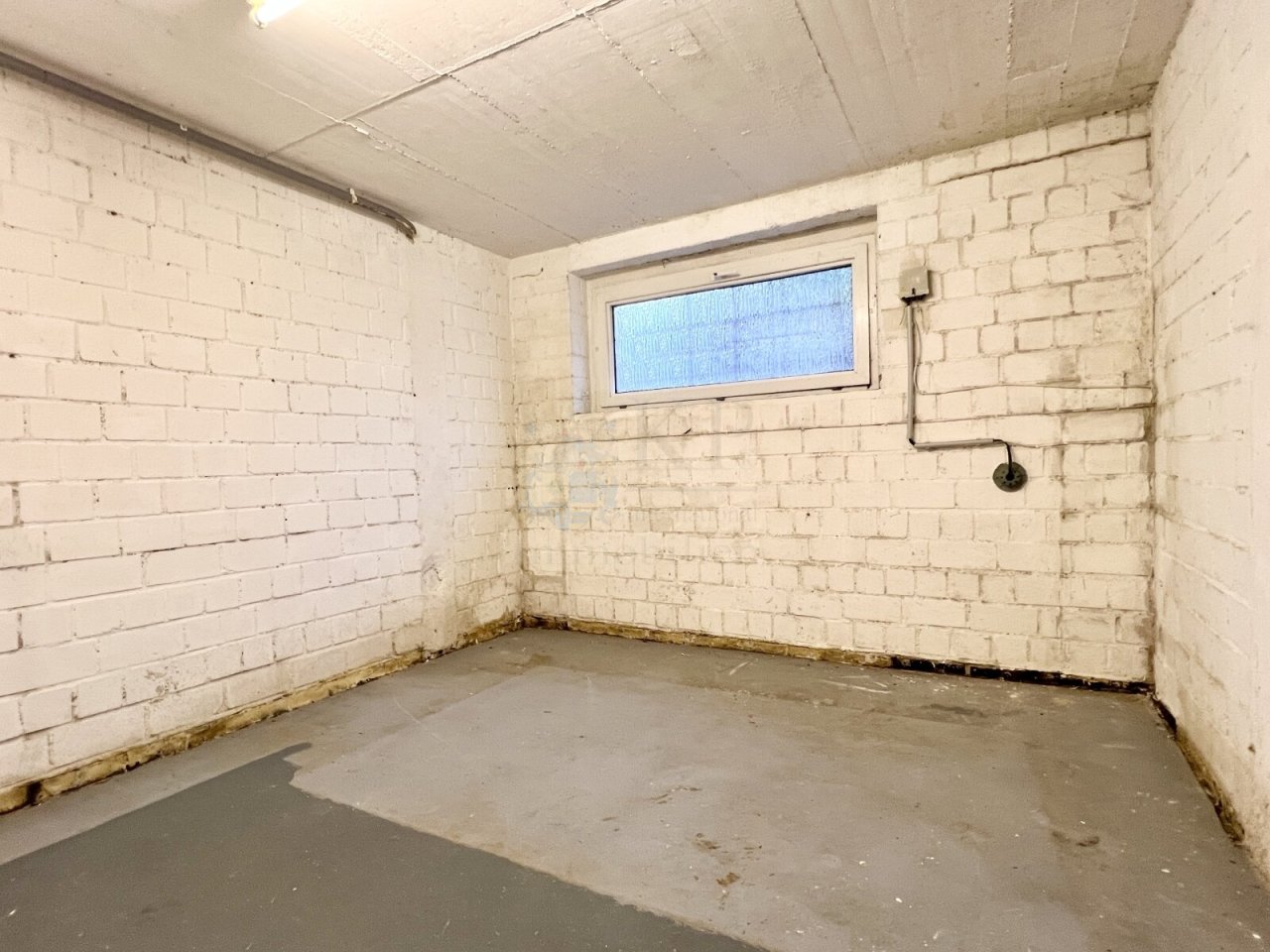 BASEMENT ROOM