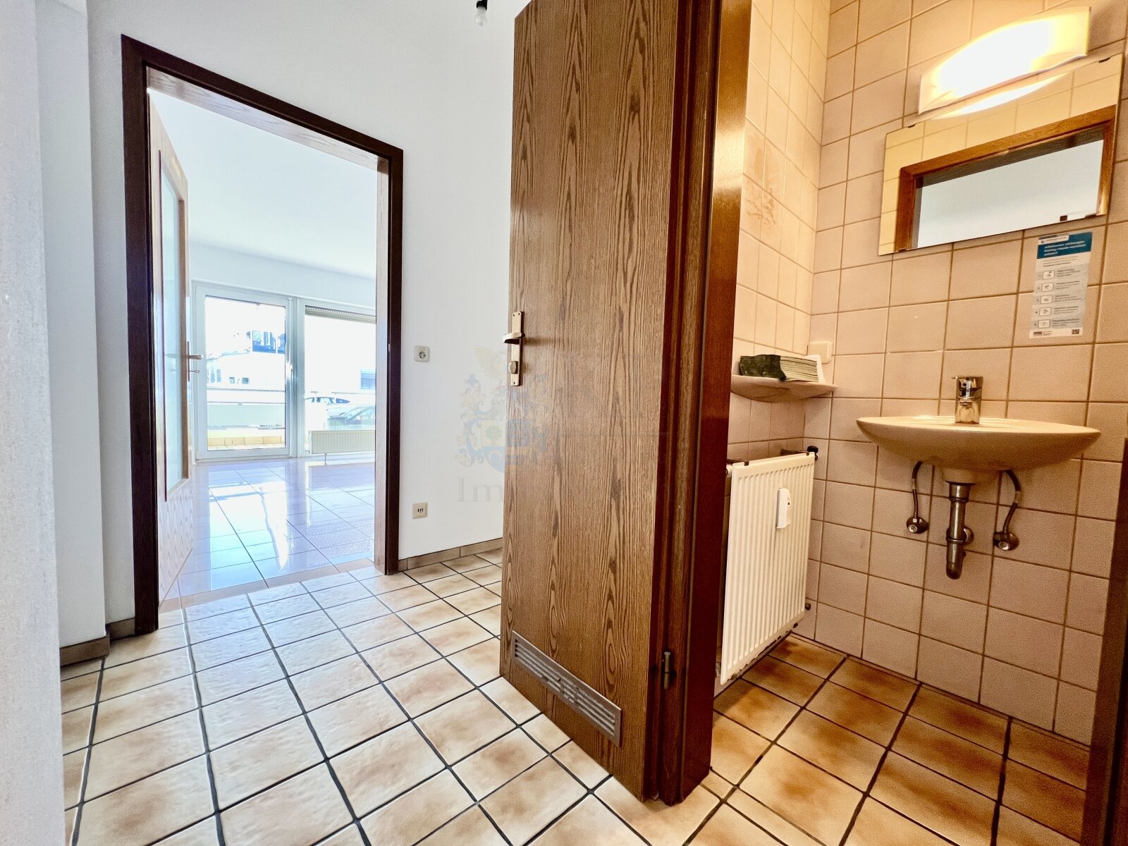 HALLWAY WITH GUEST WC