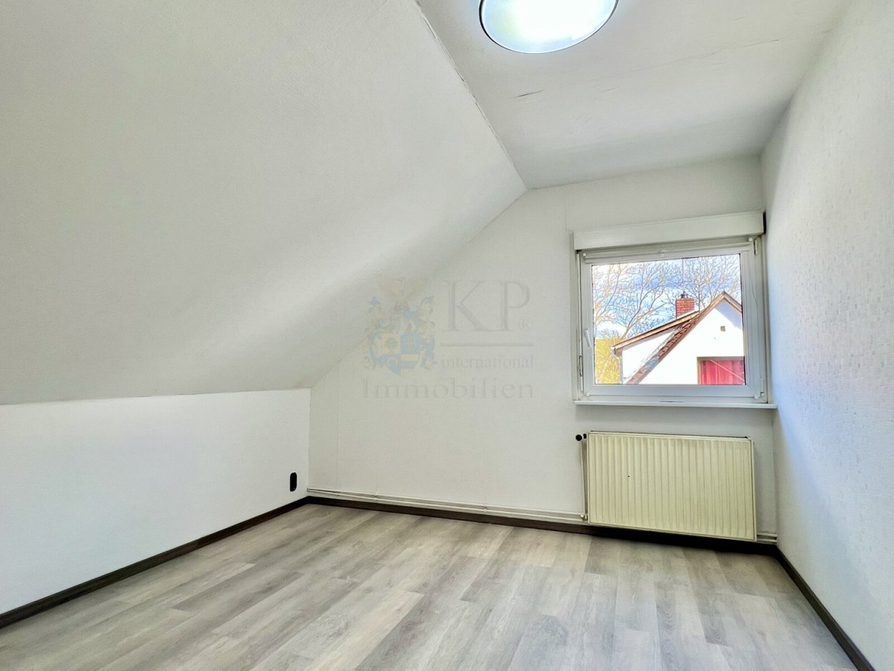 UPPER-FLOOR SLEEPING 2