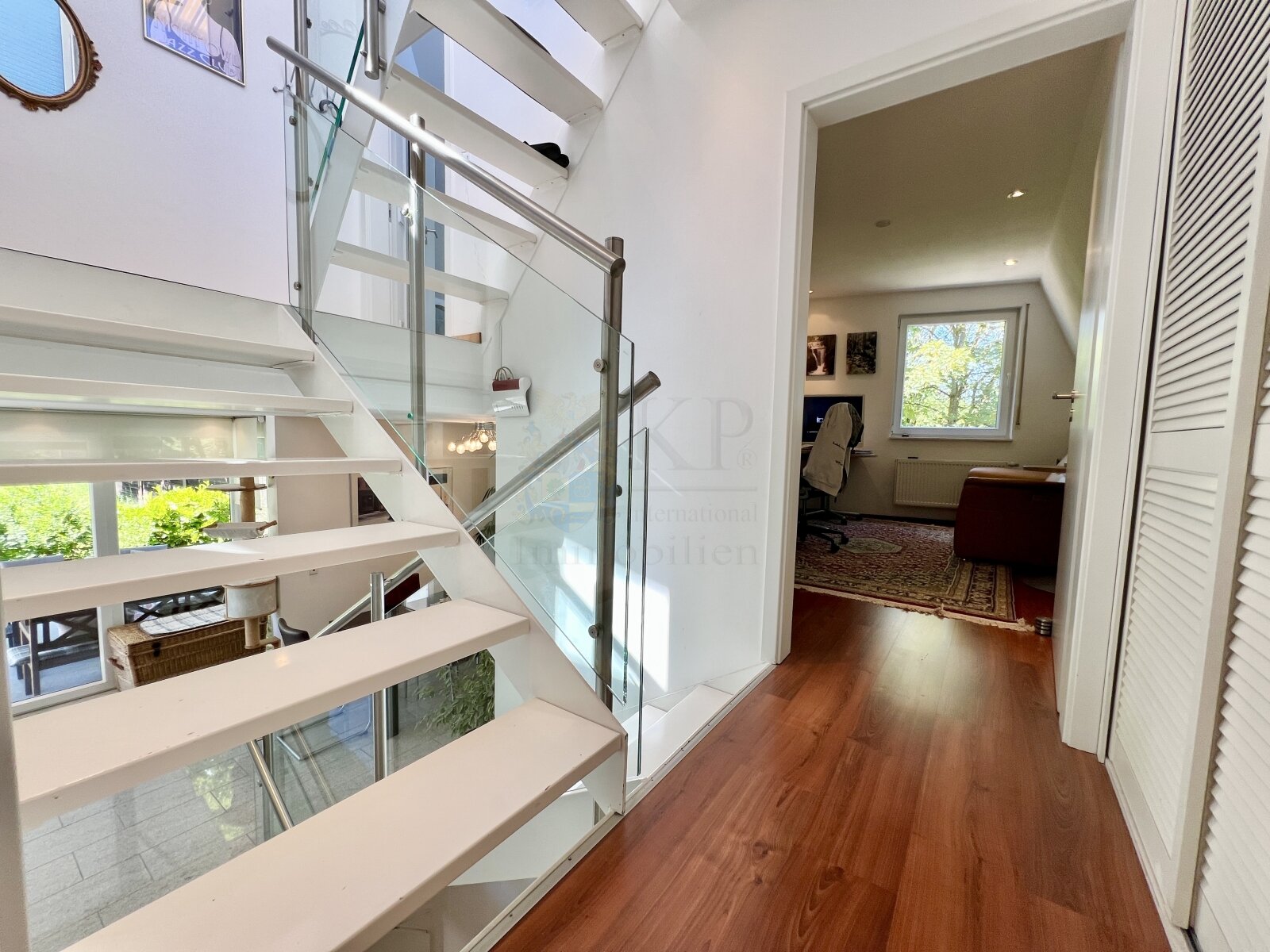 OPEN STEPS/ SPLIT LEVEL