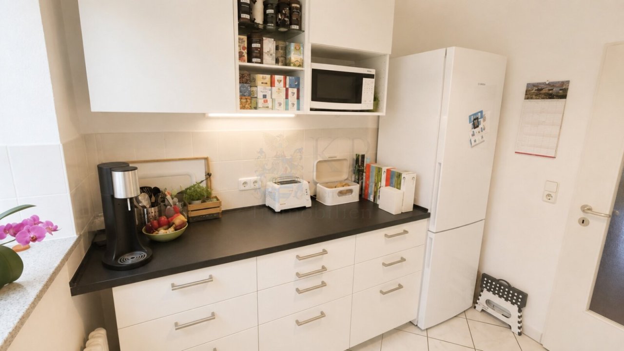 FITTED KITCHEN