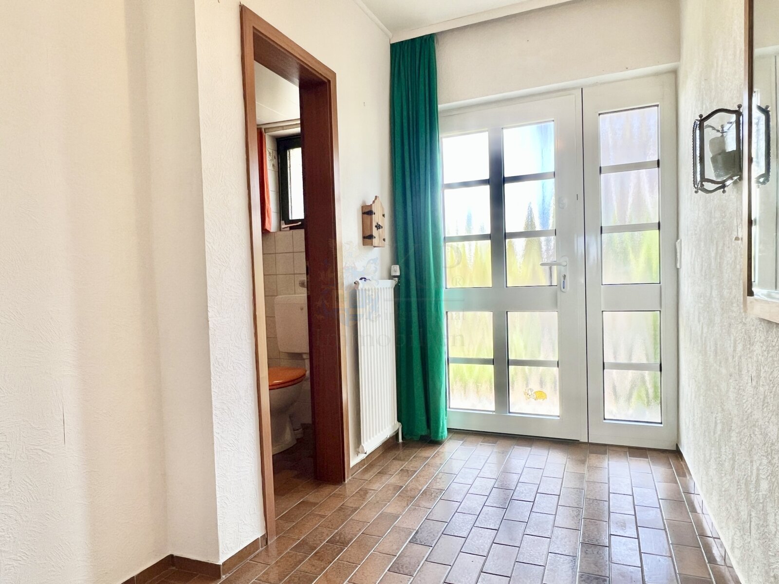 ENTRANCE/ HALLWAY